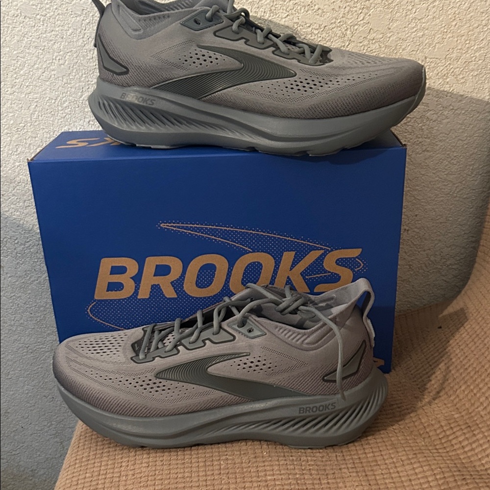 Brooks Men's Glycerin 23  Athletic Gray Sneakers brand new - Picture 4 of 4